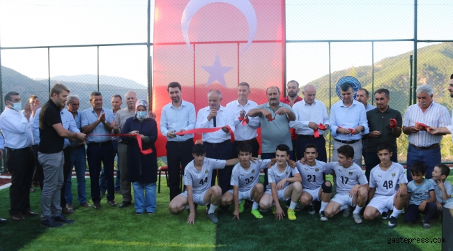 Kayseri Yahyalı'da halı saha hizmete açıldı!