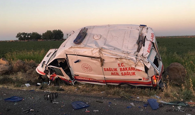 Şanlıurfa’da ambulans devrildi; yeni doğan bebek öldü, 2 sağlıkçı ve şoför yaralı!