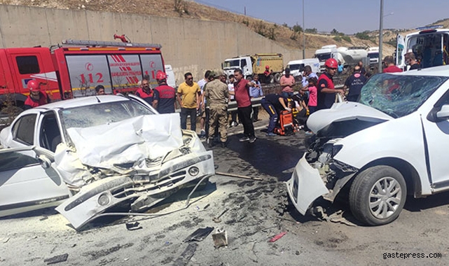 Şanlıurfa'da feci kaza! Otomobiller kafa kafaya çarpıştı 3'ü ağır 6 yaralı var!