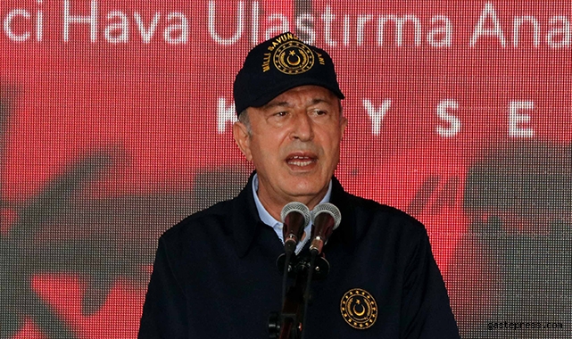 Bakan Akar: Mehmetçik, dünya barışına hizmet etmenin gururuyla sağ salim ülkesine dönmüştür!