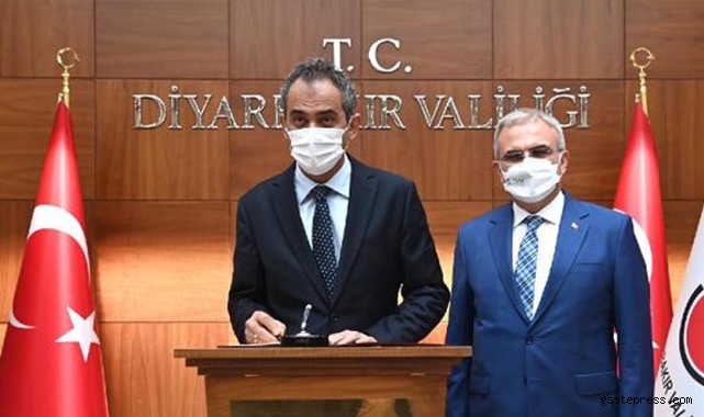 Bakan Özer: Diyarbakır'da 21 sınıfta vaka veya temaslı nedeniyle eğitime ara verildi!