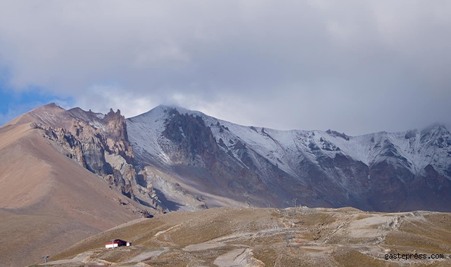 Erciyes’in zirvesi beyaza büründü!