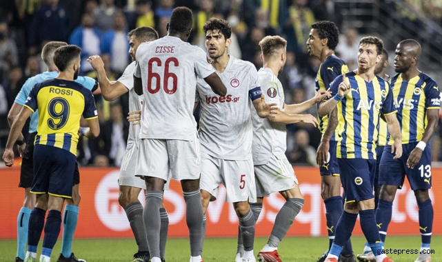Fenerbahçe Kadıköy'de yıkıldı!