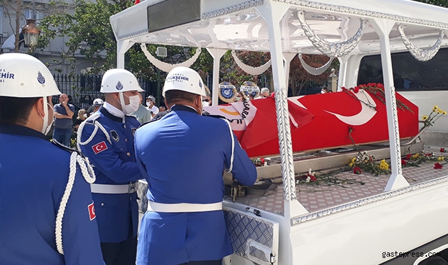 Ferhan Şensoy için Ses Tiyatrosu'nda tören!