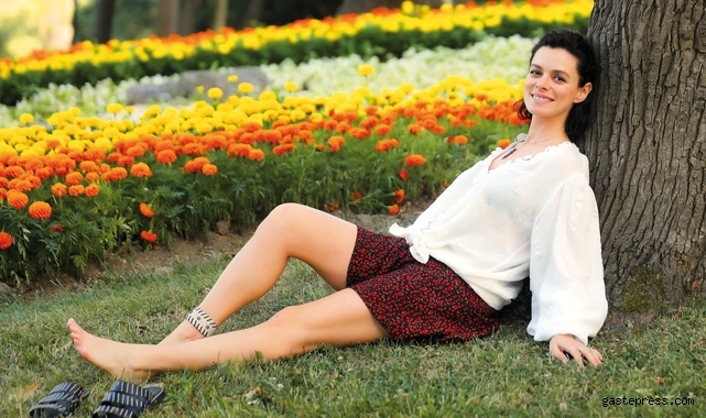Güzel Oyuncu Özge Özpirinçci: "Çocuktan sonra bir süre rahat duracağım"