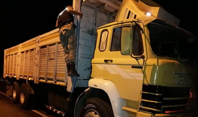 Kamyon kasasında 40 kaçak göçmen yakalandı!
