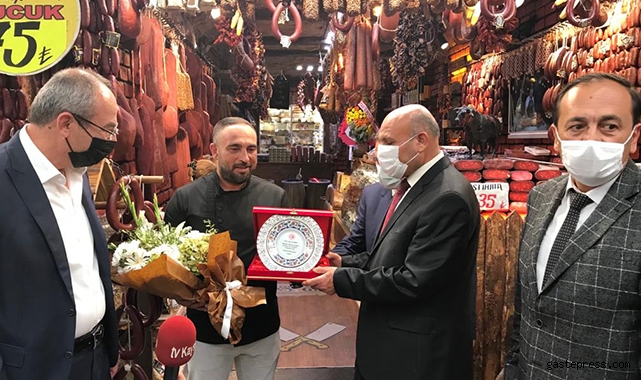 Kayseri’de en güzel vitrine sahip pastırmacıya ödül!