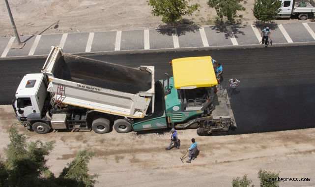 Kayseri Talas'ta Çimenli Caddesi'ne Son Kat Asfalt Atıldı, Yol Trafiğe Açıldı!