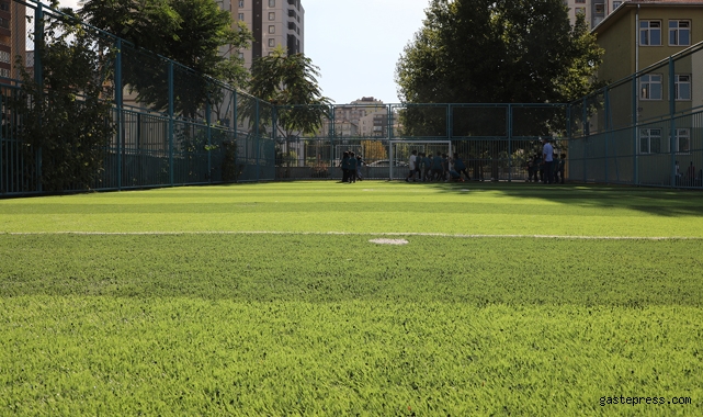 Kayseri Talas'ta Okulların Spor Sahaları Tertemiz!