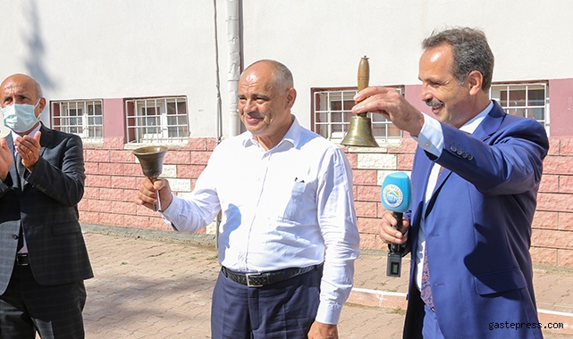Kayseri Yahyalı Belediye Başkanı Esat Öztürk ilk ders zilini çaldı!