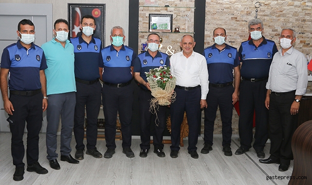 Kayseri Yahyalı Belediye Başkanı Esat Öztürk Zabıta haftasını personeliyle kutladı!