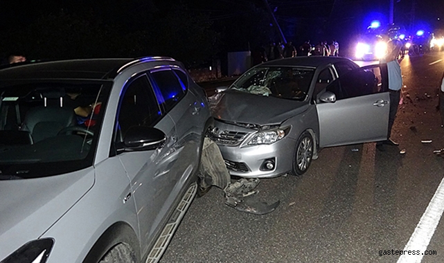 Kazayı görüp duran sürücünün cipine otomobil çarptı: 7 yaralı!