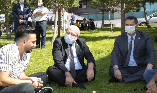 Rektör Karamustafa, öğrencilerle buluştu!
