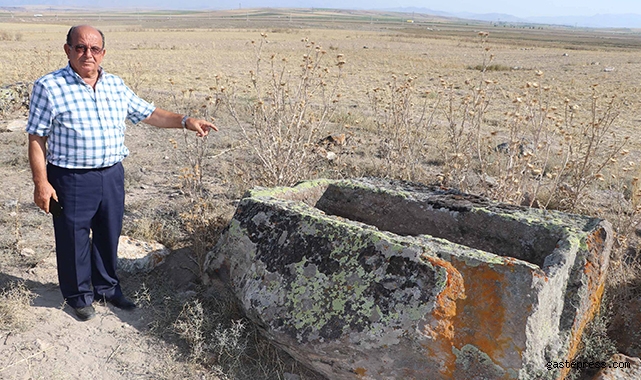 Roma dönemi kaya mezarlarda defineci tahribatı!