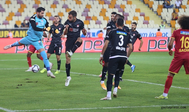 Sivasspor konuk olduğu deplasmanda Yeni Malatyaspor'u tek golle devirdi!