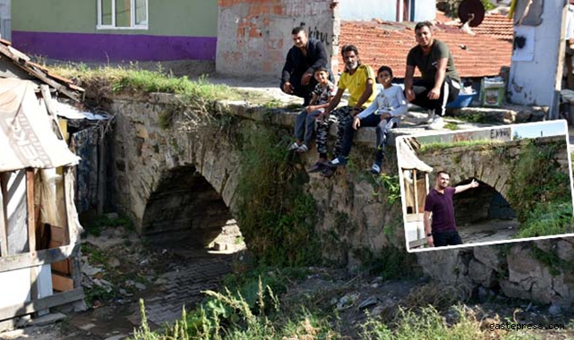 Tarihi Taş Köprü, evler arasında kayboldu!