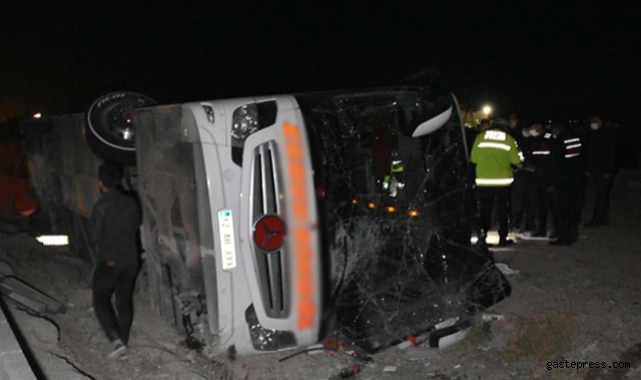 Yolcu otobüsü devrildi: 14 yaralı!