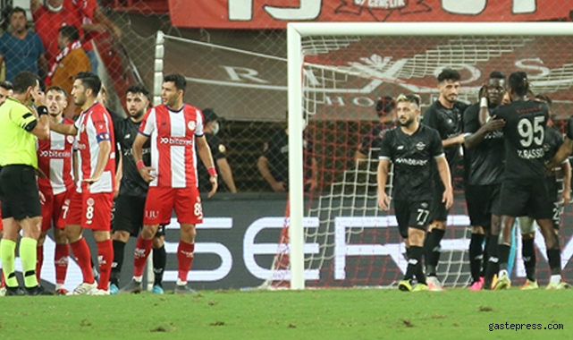 Adana Demirspor, konuk olduğu Antalyaspor'u yendi!