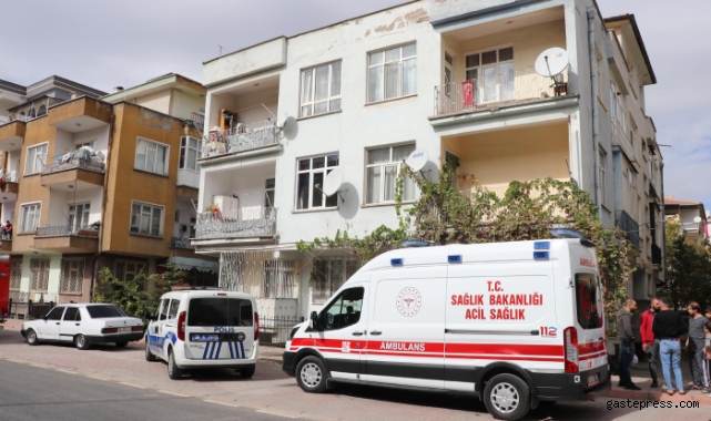 Arkadaşının evinde havalandırma boşluğuna düştü!