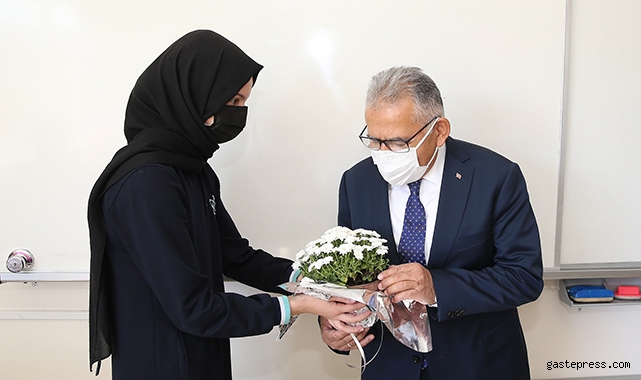 Başkan Büyükkılıç, İmam Hatip Okulları’nın 70. kuruluş yıldönümünü kutladı.