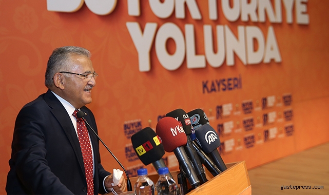 Başkan Memduh Büyükkılıç, AK Parti Kadın Kolları tarafından düzenlenen ‘Kadınlarla Büyük Türkiye Yolunda Programı’na katıldı.