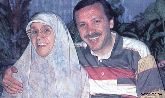 Cumhurbaşkanı Erdoğan, annesiyle fotoğrafını paylaştı!