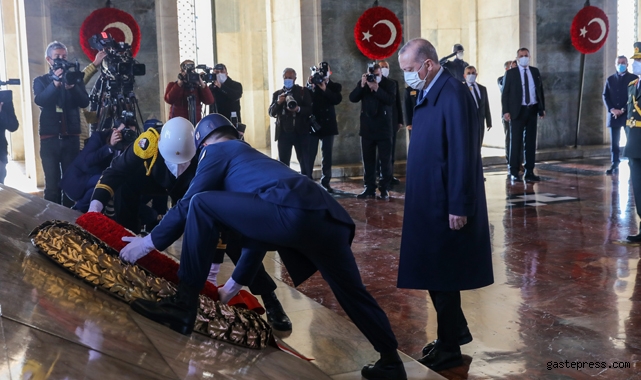 Cumhuriyet Bayramı törenleri Anıtkabir'de başladı!