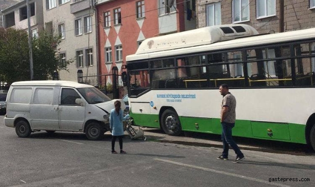 Kalp Krizi Geçiren Otobüs Şoförü Kaza Yaptı!