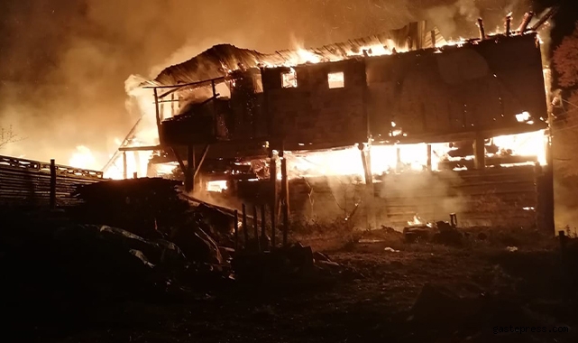 Kastamonu’da bir ev, bir ahır ve üç samanlık küle döndü!