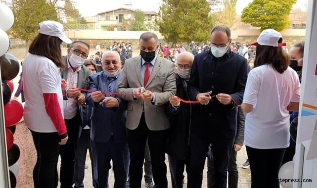 Kayseri'de Tomarza Atatürk Ortaokulu'nda TÜBİTAK 4006 Bilim Fuarı açıldı!