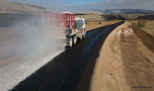 Kayseri Develi ile Adana'yı birbirine bağlayan 4,5 milyon TL'lik yol!