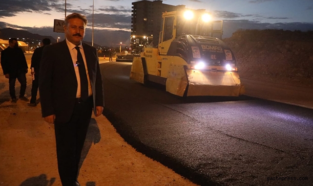 Kayseri Melikgazi'de gece asfalt mesaisi!