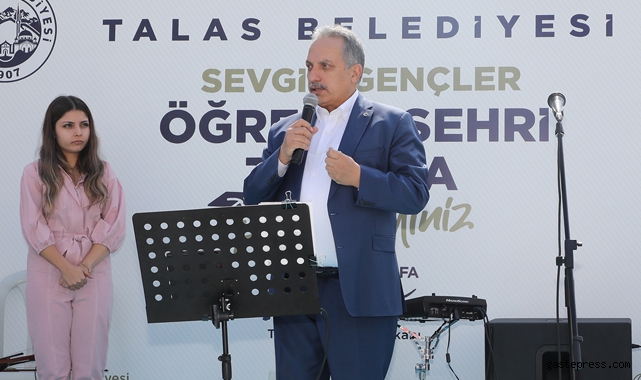 Kayseri Talas Belediyesi'nden Kayıt Heyecanı Yaşayan Öğrencilere Özel Karşılama!