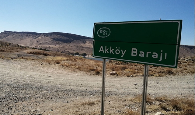 Kayseri Yeşilhisar'da 54 yıllık Akköy Barajının suyu kuraklıktan 70 Metre çekildi!