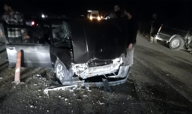 Malatya'da otomobil ile pikap çarpıştı: 2 yaralı!