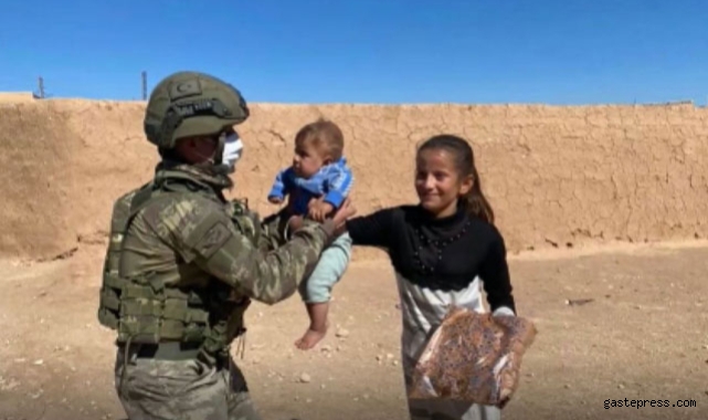 Mehmetçik'ten Suriye'de bölge halkına yardım eli!