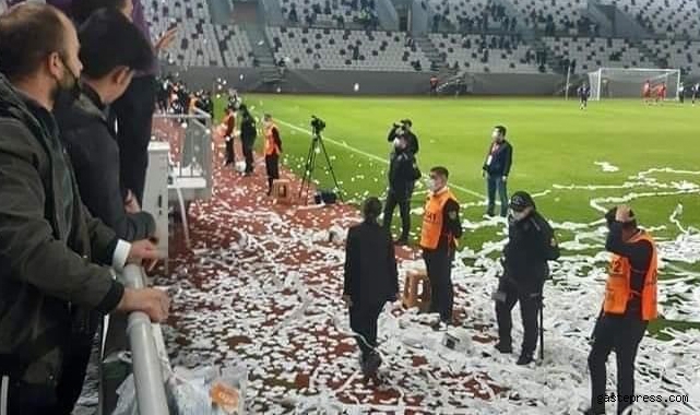 Ordu’da skandal: Kur’an-ı Kerim sayfaları konfeti şeklinde sahaya fırlatıldı!