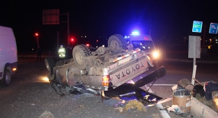 Otomobille çarpışan kamyonet hurdaya döndü: 1 yaralı!