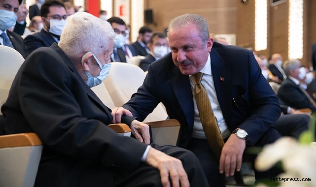 Recai Kutan: "Erbakan yeri geldi milletine, İslam alemine selam durdu, yeri geldi ırkçı emperyalizmin desiselerine karşı durdu"