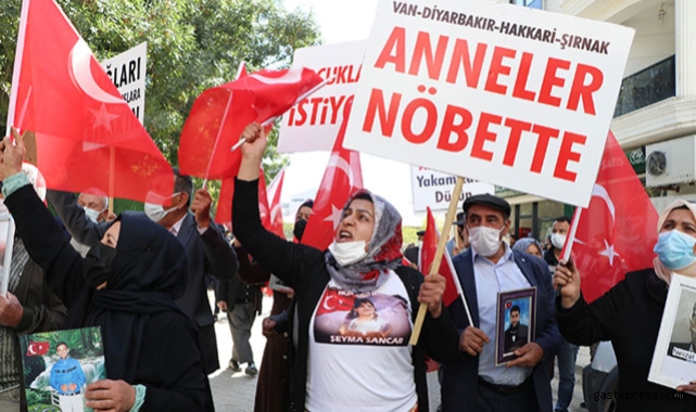 Van'da HDP önündeki eyleme katılan anne: Kızım kanser hastasıyım, teslim ol!