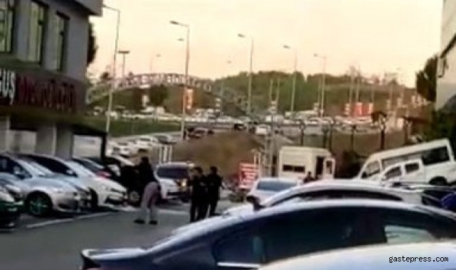 Bağcılar'da 3 kişinin hayatını kaybettiği silahlı saldırı kamerada!