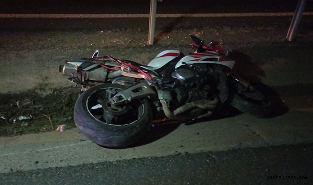 Bariyerlere çarpan motosiklet sürücüsü feci şekilde hayatını kaybetti!