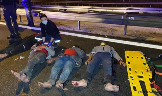 Büyükçekmece'de ticari taksi yakıt tankerine çarptı: 2'si ağır 10 yaralı!