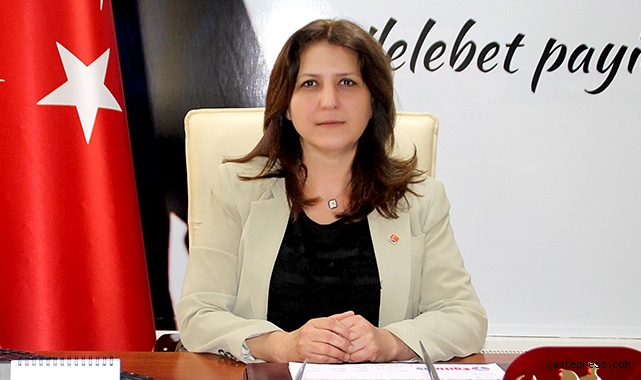 CHP'li Ümit Özer, "Ne yazık ki Öğretmenler de yıllardır bu günlerini doyasıya kutlayamıyor"