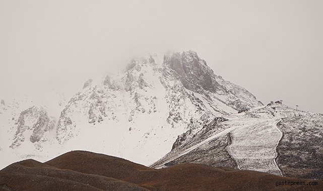 Erciyes&#039;in zirvesi beyaza büründü!