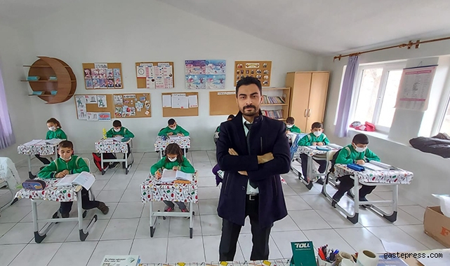 Fedakâr Öğretmen Okul Deposunu Sınıf Yaptı!