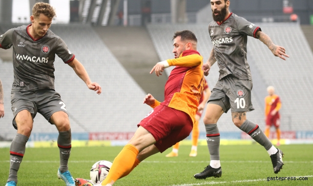 Galatasaray 1 puanı son dakikalarda kurtardı!