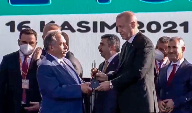 Kayseri Talas Belediye Başkanı Mustafa Yalçın Ödülünü Cumhur Başkanı Erdoğan&#039;dan aldı!