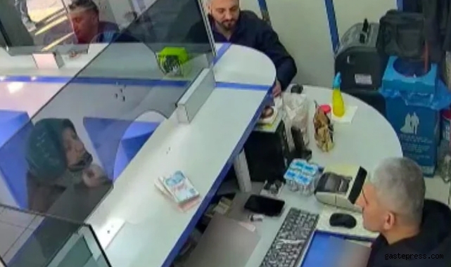 Kayseri'de döviz alan vatandaşa yanlışlıkla 500 dolar fazla verdi!