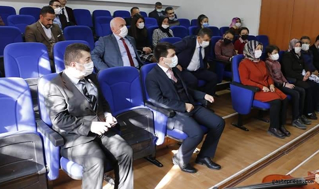 Kayseri Yeşilhisar'da Kaymakam Ahmet Ali Altıntaş 24 Kasım öğretmenler gününü kutladı!